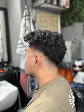 バーバーショップライズ 2nd(barber shop RAIzE) ローフェード