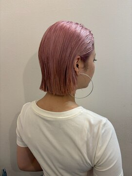 ロッカヘアエジェ(ROCCA hair eje.) ハイライトカラー艶めくスモーキーピンク×タイトボブ