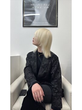 ナナ(NANA) ホワイトブロンド×ストレート