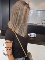 ルーヴェ(LOWE)&nbsp;Wカラーで作る外国人風ホワイトベージュの大人ハイトーン！