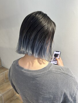 バズ(BUZZ) 毛先で楽しむブリーチカラー★秋山