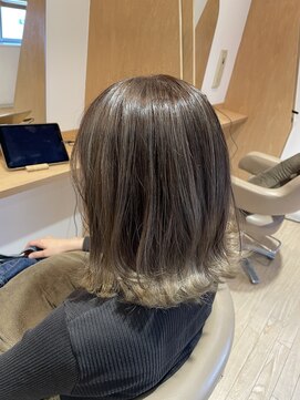 アンフィ 東京(Amphi) 【ケアブリーチでつくる!!ツヤ感バレイヤージュ♪】