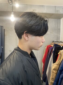 グッドプレイスアンドシング(Good Place&thing) メンズカットテーパーフェードセンターパートマッシュ刈り上げ