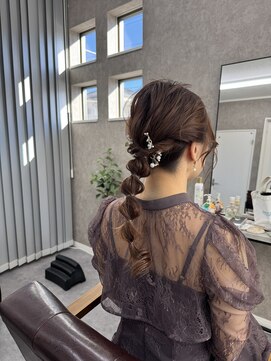 イッキ(IKKI) 編みおろしヘアアレンジ