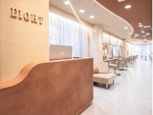 エイト アンバー 天神今泉店(EIGHT amber)の雰囲気（木のぬくもりとコンクリートを基調としたカフェのような空間★）