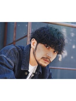 SNSでも話題の《波巻きスパイラルパーマ》予約の90%以上がパーマ施術の人気メンズサロン[梅田/中崎町/眉毛]