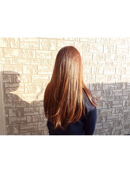 流れるような美しいライン、柔らかさを感じるアールを表現。『抗酸化剤』で更にダメージを最小に。