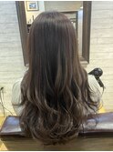 深みあるシアーグレージュ