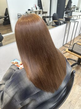 イリス(Iris)の写真/カラー技術に定評があるIrisが提供する上質トリートメント◇カラーによるダメージを徹底ケアして艶美髪に。