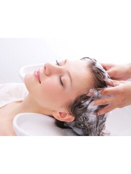 心までふわっと軽くなる―炭酸×極上スパで叶える“リフトアップ体験”健やかな頭皮に整えて美髪に◎