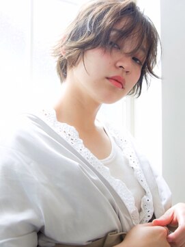 ホットリップ(Hot Lip) HotLip　ラフウェーブのショートボブ