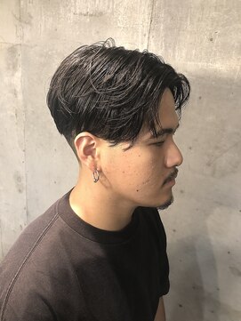 グッドプレイスアンドシング(Good Place&thing) メンズ刈り上げセンターパートスキンフェードバーバーマッシュ