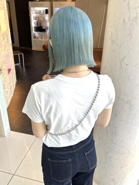 オプス 大名店(Ops) ペールブルー×ハイトーンカラー×外ハネミディアム