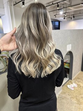 メリー オオサカ(Merly Osaka) 海外風ハイトーンアッシュのバレイヤージュ！