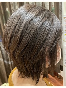 美容室ヒラトヤ 都南店 透明感オリーブグレージュ艶カラーくびれハッシュボブ