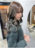 オリーブベージュ