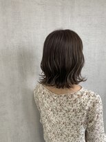 トリコ(ToricO)&nbsp;アッシュグレー×ゆるふわ外ハネ　くすみベージュ　マロン