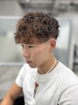 キートス(Kiitos) ☆大阪梅田20代30代　メンズの方必見オススメパーマ