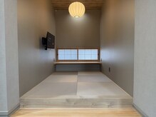 ナゴ(nago.)の雰囲気（待っている間もゆったりできる座敷のくつろぎスペース。）