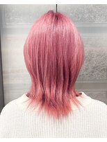 ノラ ウメダ(NORA UMEDA)&nbsp;透け感ピンクローズピンクウルフカット暖色カラー