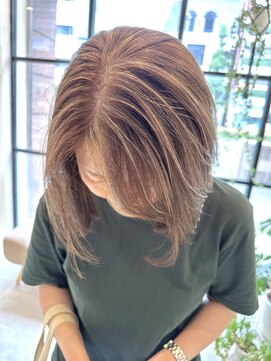 ノド(nodo.) 白髪ぼかしのベージュハイライト