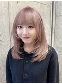ミディアムレイヤーくびれミルクティーベージュハイトーンカラー