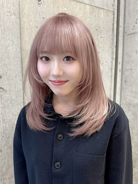 サンク 原宿 表参道(cinq) ミディアムレイヤーくびれミルクティーベージュハイトーンカラー