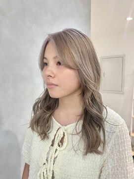 フォト 新宿(foto) くびれヘアロングレイヤー ダブルカラーミルクティーベージュ
