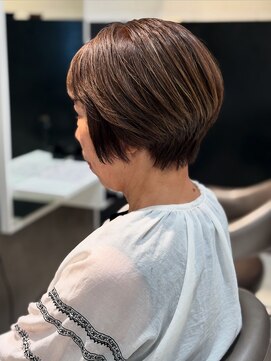 クラメール 黒崎コムシティ店(Kraemer) 大人ショート／白髪ボカシハイライト／40代50代60代70代