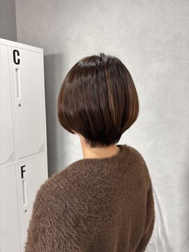 テト(teto) 〈天六美容室〉カーキ ショートボブ