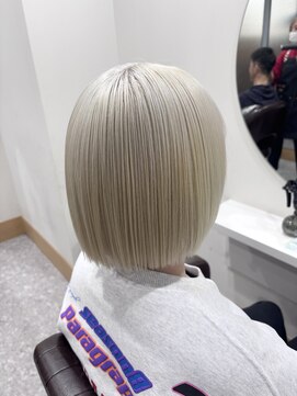 アン(Hair make un) ホワイトブロンド/ブロンド/ブリーチ/ハイトーン/