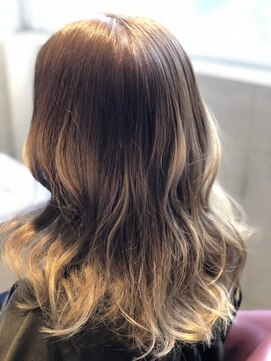 エム インターナショナル 春日部本店(EMU international) ベージュグラデーションカラー