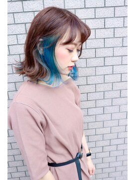 リア(Lia by KENJE) Lia&汐見悠佑  小顔効果 大人可愛いブルーインナーカラー