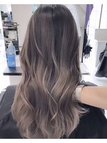 アライブ キチジョウジ(ALIVE Kichijoji)&nbsp;エアータッチバレイヤージュ白髪ぼかし／ケアブリーチハイライト