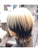 マッシュヘアホワイトブロンド×ブラックウルフカット