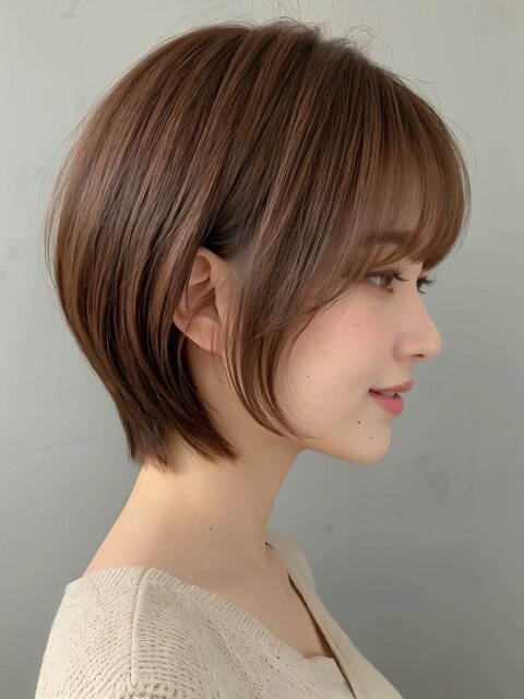 大人のヘアスタイル くびレイヤー ひし形ショートボブ 前髪あり