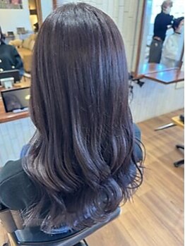 オーフェス 福島店(AUFES)の写真/丁寧なカウンセリングが人気の秘密！落ち着いた上質空間で大人女性の魅力を引き出すスタイルをご提案。
