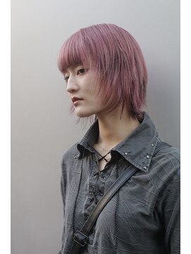 オーオシカシカスペース(OOO YY Space) 逆ウルフベースのカットにローライトデザインのピンクカラー