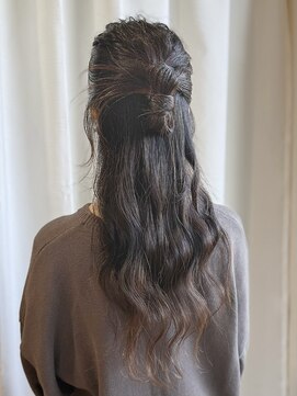 ベルフェミンイオンS.C ふんわり甘めに仕上げた大人可愛いゆるふわハーフアップ