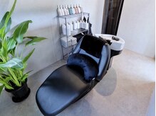 クロア(CHROA)の雰囲気（半個室の清潔感あるシャンプーブースでお客様をおもてなし♪）