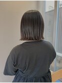 ★赤みを抑えて抜け感を出した、ぱつっとワンレンボブ