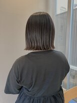 オクユキ(OKUYUKI) 赤みを抑えて抜け感を出した、ぱつっとワンレンボブ
