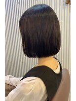 インス(ensue)&nbsp;20代30代前下がりショートツヤ感ボブウルフレイヤーカット中島