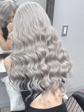 エミーバイモアムー(Emmie byMoremuu) 【埼玉ギャルの救世主】ギャルシルバー