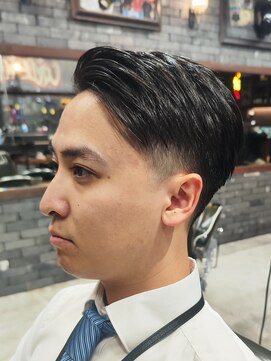 スリーセント 栄(3/cent) ツーブロック/テーパーフェード/七三スタイル