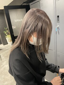 バトー(bAteAu) グレージュカラー