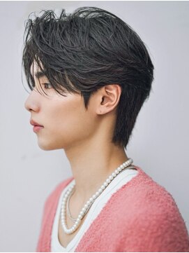 オーシャントーキョーオーバー 渋谷(OCEAN TOKYO OVER) 黒髪ニュアンスフェザーダウンパーマセンターパートショート