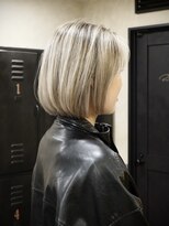 アーカイブ(Archive)&nbsp;ミニマルボブ　ホワイトベージュ×シャドールーツ