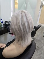 グランディールヘアデザイン(grandir hairdesign)&nbsp;ホワイト/ウルフ/千葉