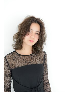 ラボヌール ヘアーウル 春日部西口店(La Bonheur hair heureux) センターパートのエアリーミディ―